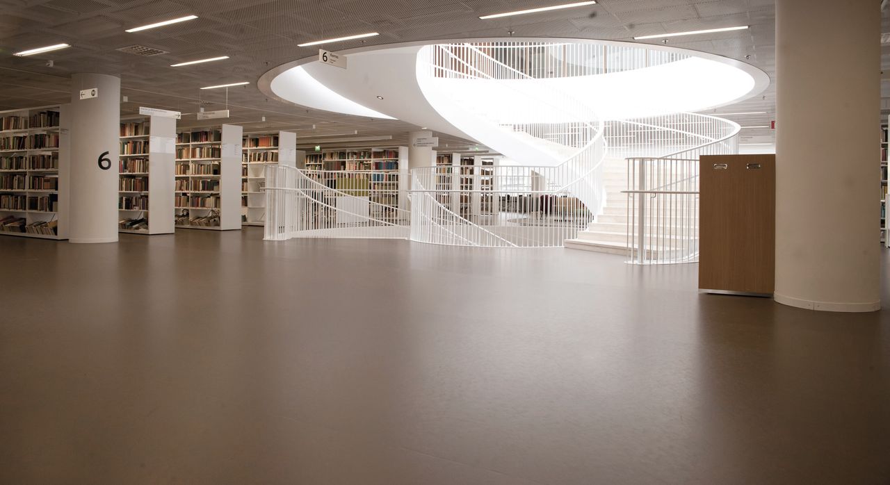 Forbo linoleumsgulv lagt i Helsinki universitets bibliotek